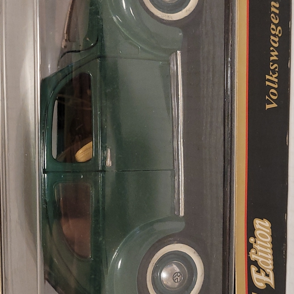 Vintage Maisto 1951 Volkswagen 1:18 Die Cast Car - Picture 11 of 17